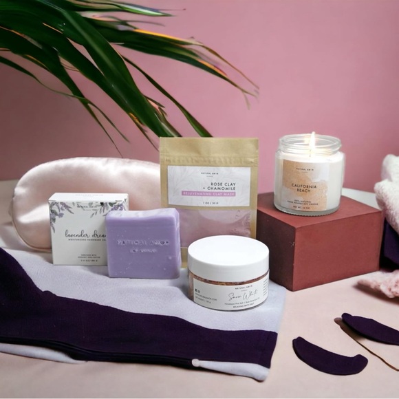 🌸Spa 5 piece gift set. Set includes soap, clay mask, bath salt, candle eye mask - Picture 3 of 13